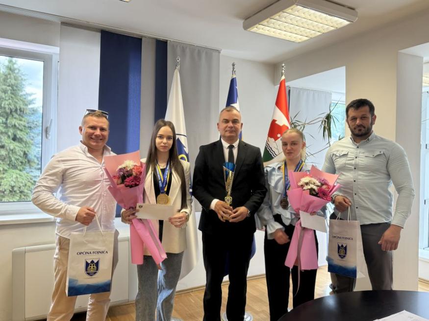Načelnik ugostio Safetu i Adnu, članice KBV Fojnica koje su osvojile zlatnu i bronzanu medalju na Balkanskom prvenstvu u Novom Sadu